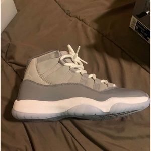 Jordan’s grey text me with offers I don’t know much about shoes,